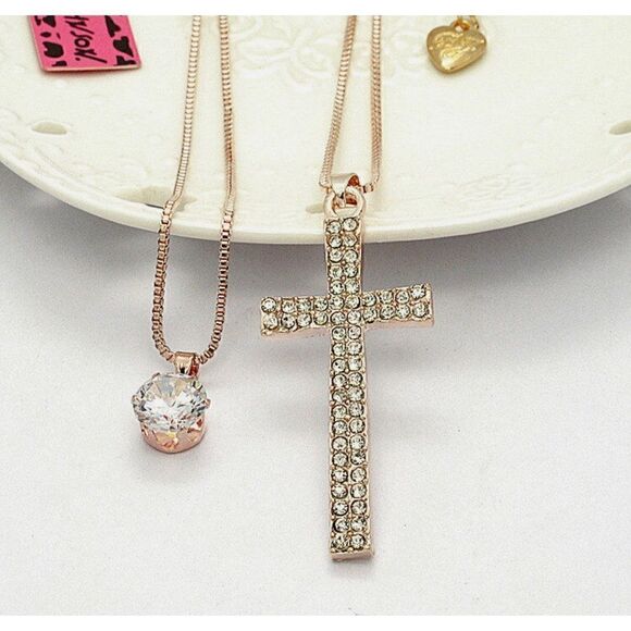 🌻 Betsey Johnson NEW stunning crystal cross necklace 🌻 - Picture 2 of 5